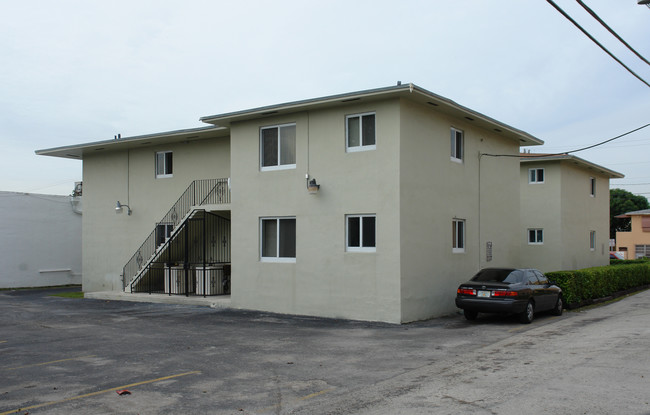 35 SW 21st Ave in Miami, FL - Building Photo - Building Photo