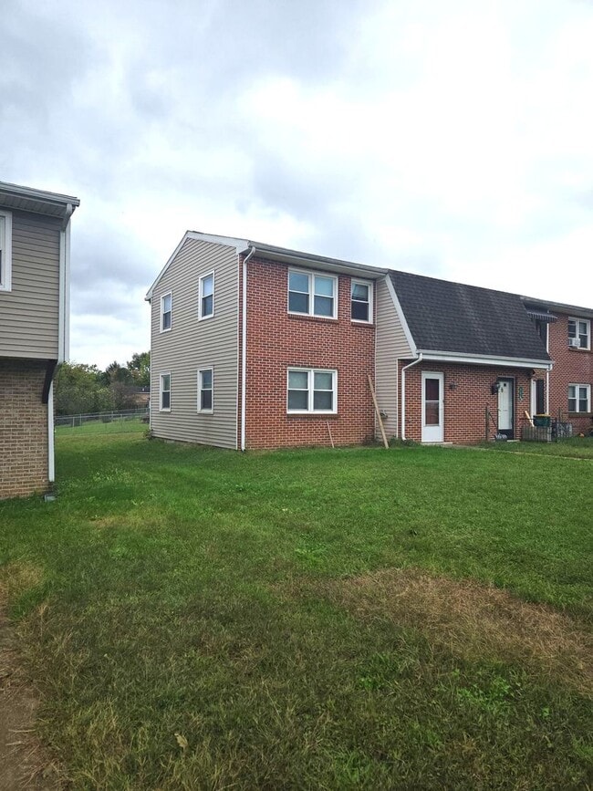 114 Buchanan St in Chambersburg, PA - Building Photo - Building Photo