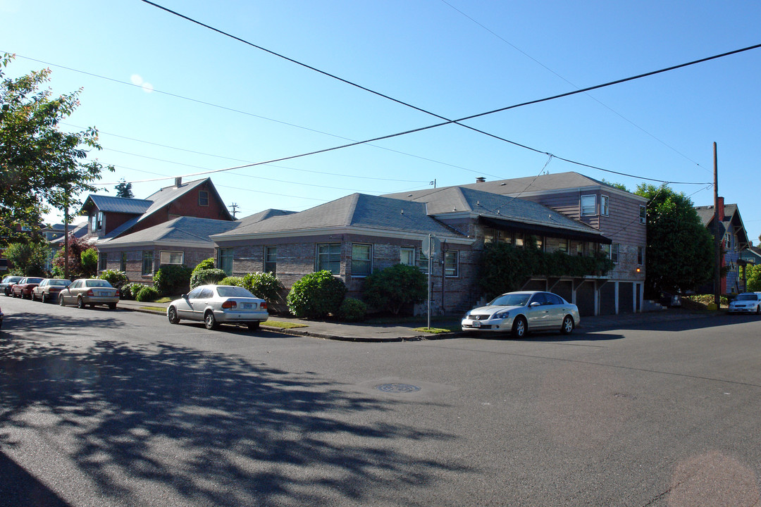 Bradford Apartments in Portland, OR - Building Photo