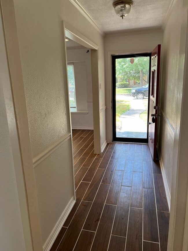 property at 5910 Dawnridge Dr