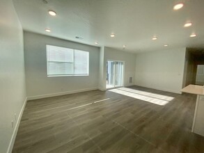 5801 S Garnet Dr in Saint George, UT - Foto de edificio - Building Photo