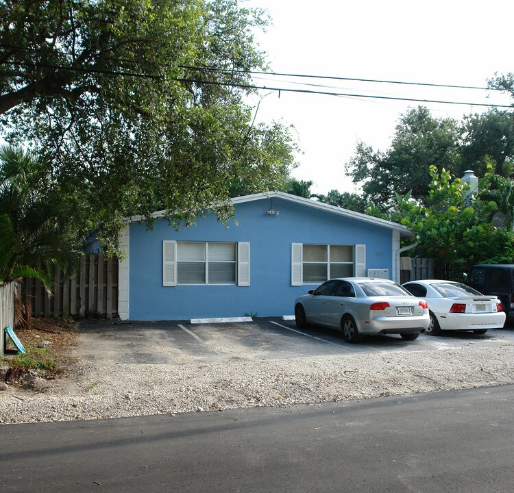 813 Coontie Ct in Fort Lauderdale, FL - Building Photo