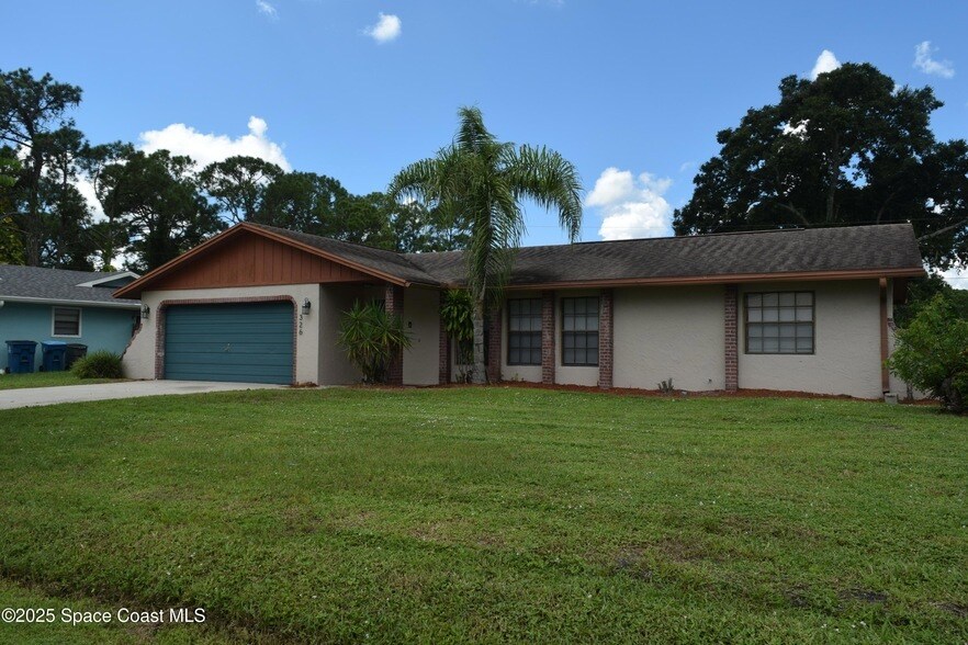 326 Decordre Rd SE in Palm Bay, FL - Building Photo