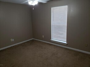 230 Briarcliff Dr in Youngsville, LA - Foto de edificio - Building Photo