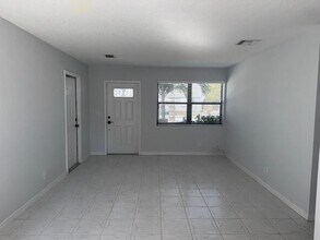 2032 Ardmore Rd in West Palm Beach, FL - Building Photo - Building Photo