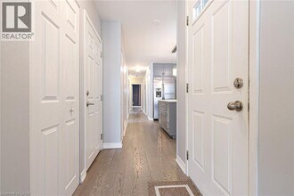 1601 Sandgate Crescent in Mississauga, ON - Building Photo - Building Photo