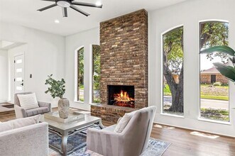 2205 Timberwood in Carrollton, TX - Foto de edificio - Building Photo