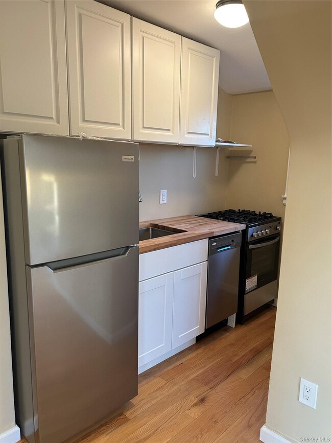 631 W Market St in Long Beach, NY - Building Photo - Building Photo