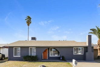 4027 E Alta Vista Rd in Phoenix, AZ - Foto de edificio - Building Photo