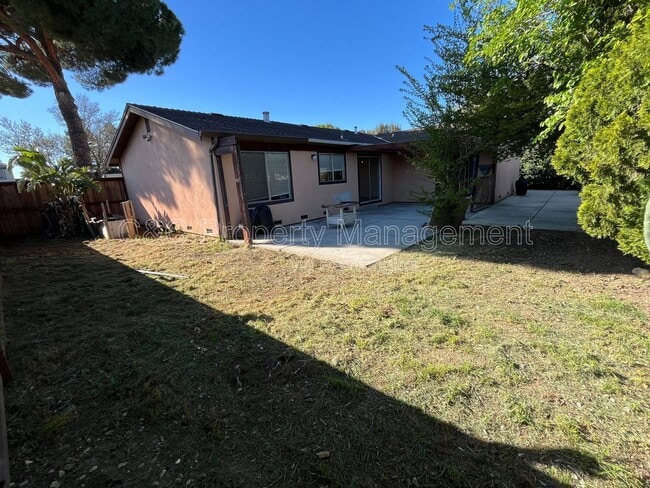 930 Amaretto Dr in Tracy, CA - Building Photo - Building Photo