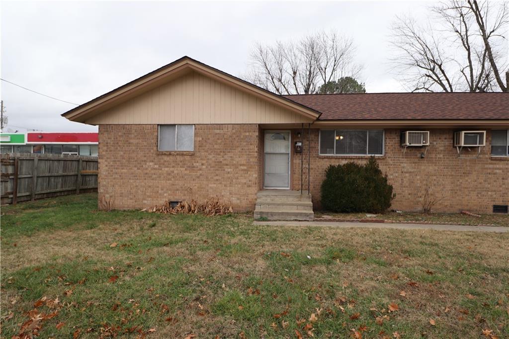 1007 S Pleasant St in Springdale, AR - Building Photo