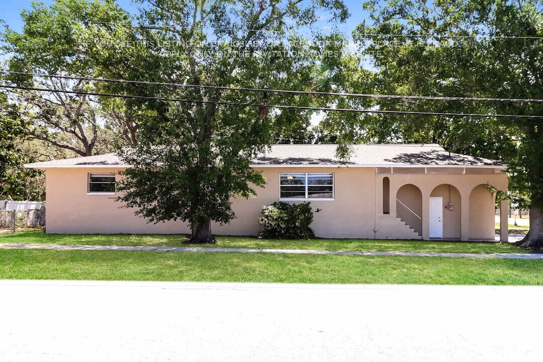 1316 Gulf Rd in Tarpon Springs, FL - Building Photo