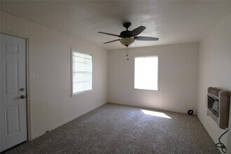 104 Prewitt Ln in West Columbia, TX - Building Photo - Building Photo