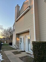 2211 W Sail Ln in Virginia Beach, VA - Building Photo