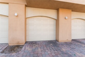 1705 Hills of Red Dr in Las Vegas, NV - Building Photo - Building Photo
