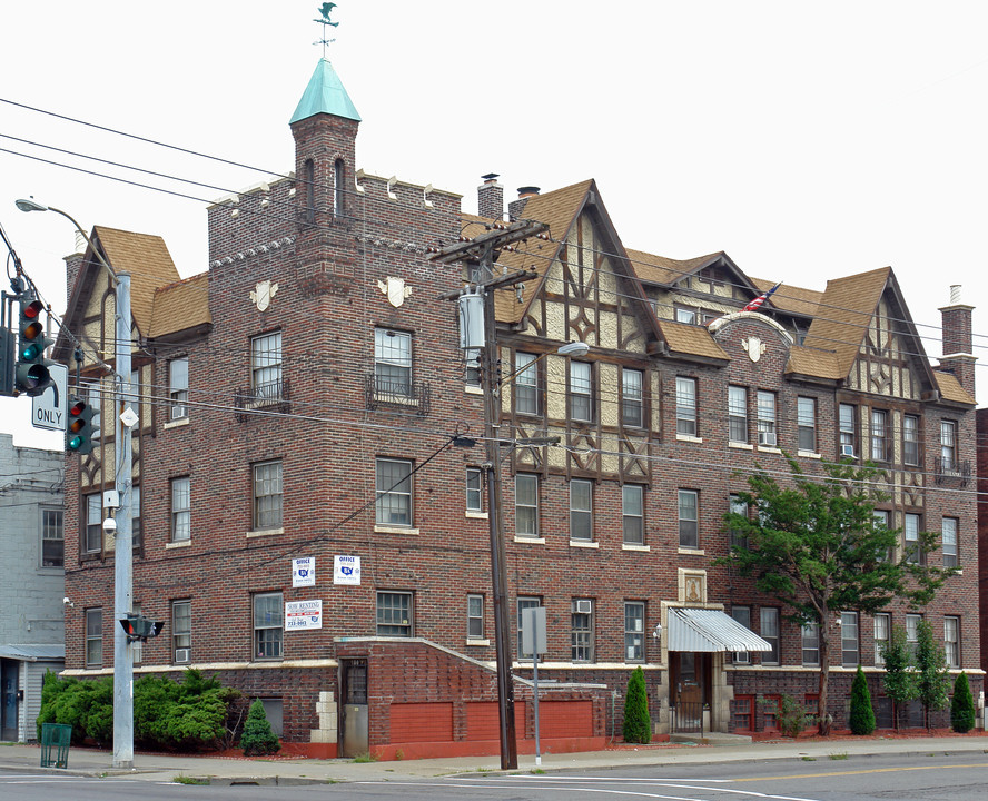 Lincoln Presidential in Binghamton, NY - Building Photo