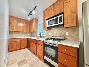 208 Seaview St in Manhattan Beach, CA - Building Photo - Building Photo