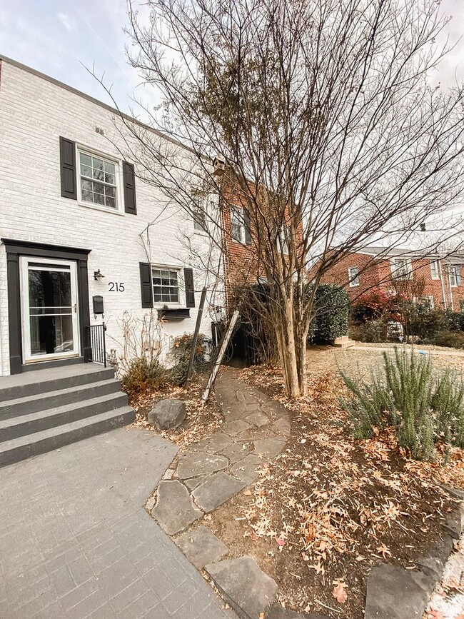 215 Gentry Ave in Alexandria, VA - Building Photo - Building Photo