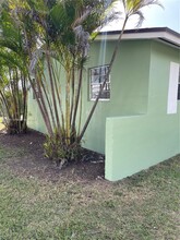 18351 SW 107th Ave-Unit -1 in Miami, FL - Foto de edificio - Building Photo