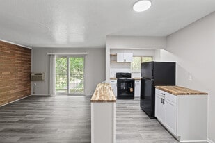 Memorial Heights in Brooklyn, OH - Building Photo