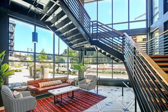 Terrace Station West in Mountlake Terrace, WA - Foto de edificio - Building Photo