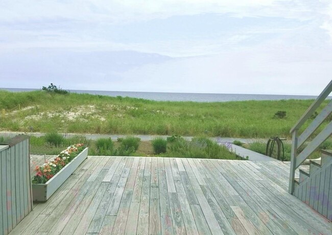539 Dune Rd in Westhampton Beach, NY - Building Photo - Building Photo