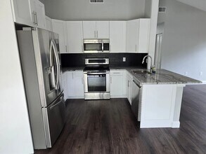 3848 Berkshire Ct in Palm Harbor, FL - Building Photo - Building Photo