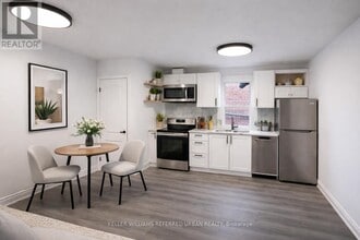 2039 Davenport Rd in Toronto, ON - Building Photo - Building Photo