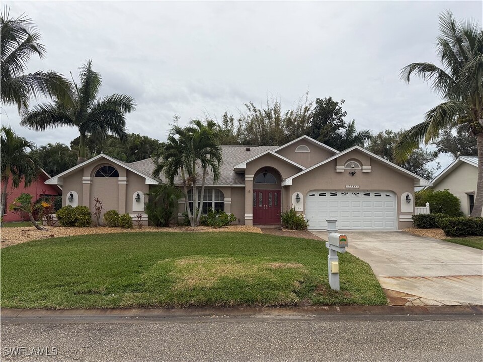 8831 Banyan Cove Cir in Ft. Myers, FL - Building Photo