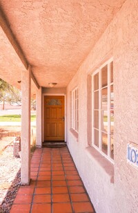 102 Erin Dr in Needles, CA - Foto de edificio - Building Photo