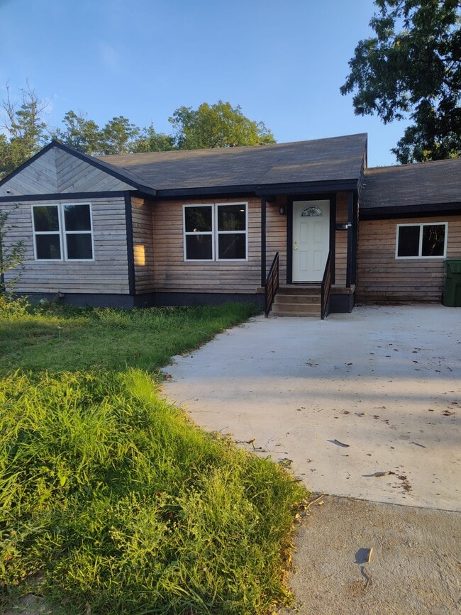 826 Maple Dr