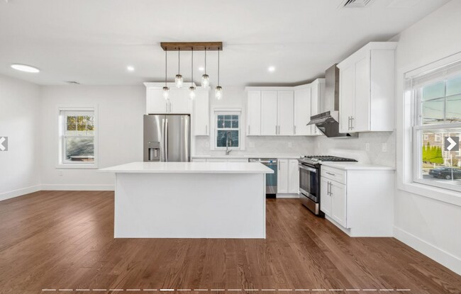 54 Central St, Unit 1 in Waltham, MA - Foto de edificio - Building Photo