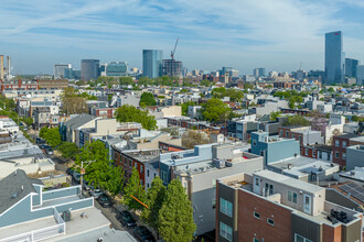 2103 Carpenter St in Philadelphia, PA - Building Photo - Building Photo