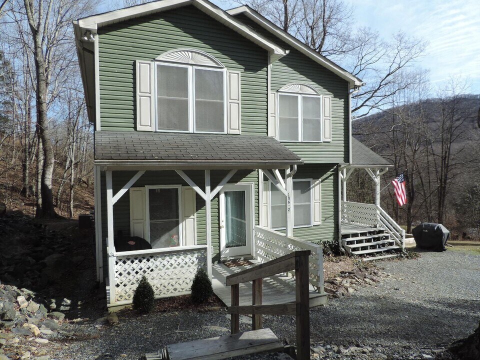 186 Grandfather Farms Rd in Banner Elk, NC - Building Photo
