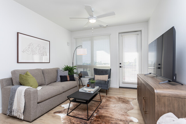 Momentum Apartments in West Jordan, UT - Building Photo - Interior Photo