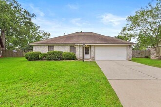 2035 Woodhue Dr in Spring, TX - Building Photo - Building Photo