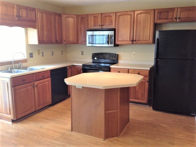 6739 Dorchester Dr in Zionsville, IN - Building Photo - Building Photo