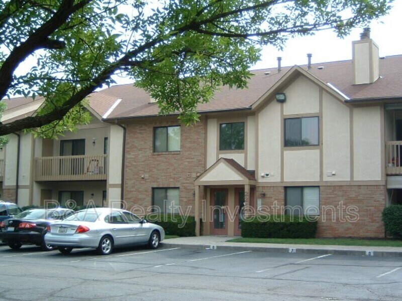 2245 Hedgerow Road in Columbus, OH - Foto de edificio