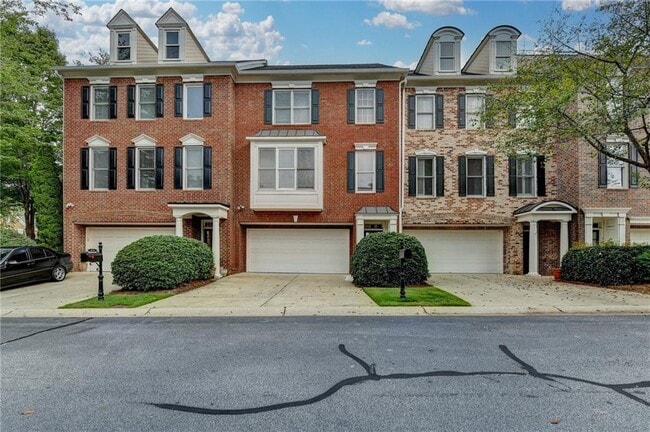 property at 612 Vinings Estates Dr SE
