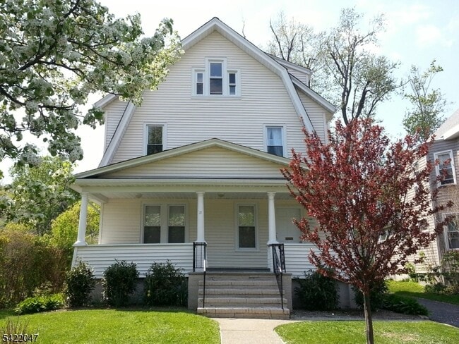 property at 17 Mountain View Pl