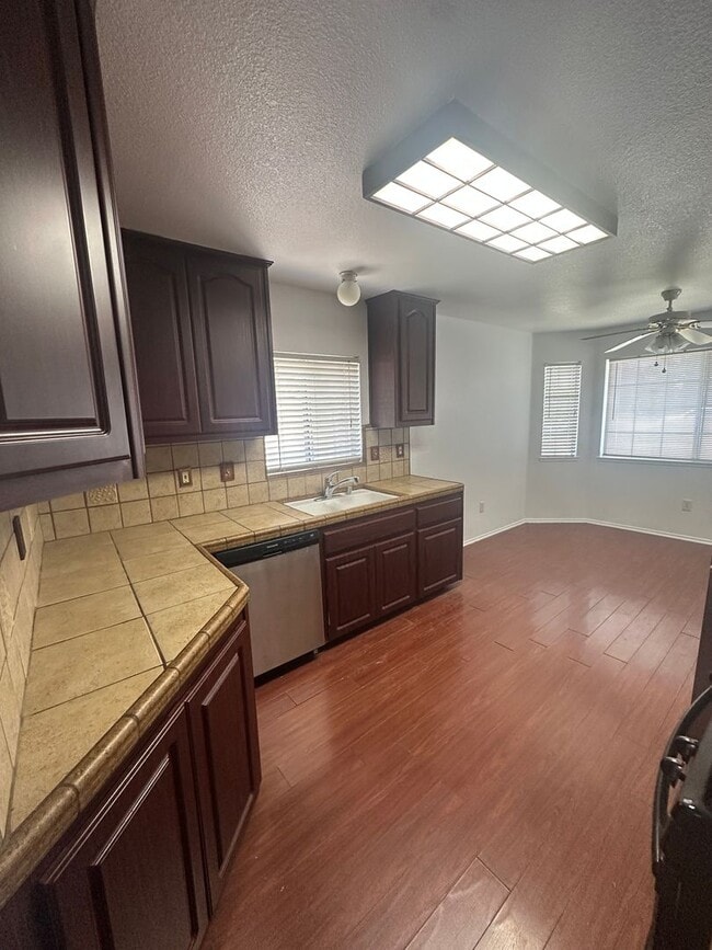 4528 Southern Breeze Dr in Bakersfield, CA - Building Photo - Building Photo