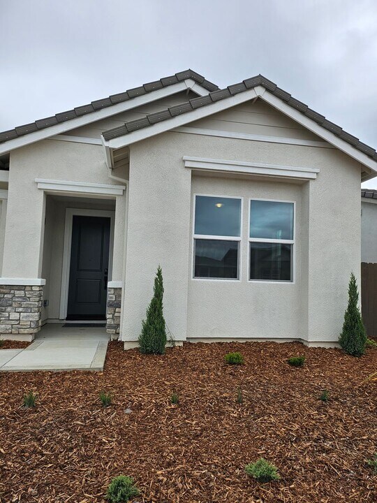 1779 San Simeon Cir in Plumas Lake, CA - Building Photo