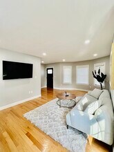 28 Metcalf St in Medford, MA - Building Photo - Building Photo
