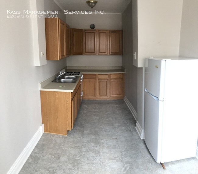 2209 S 61st Ct-Unit -303 in Cicero, IL - Foto de edificio - Building Photo