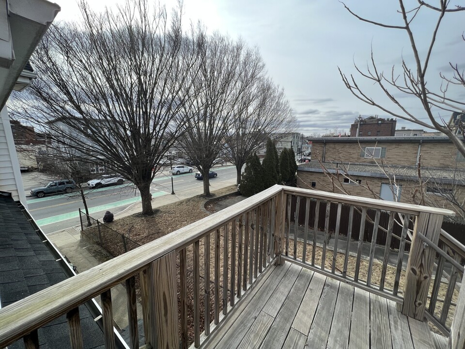 18 Central St, Unit 2 in Somerville, MA - Building Photo