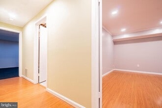 2426 Falls Pl Ct in Falls Church, VA - Building Photo - Building Photo