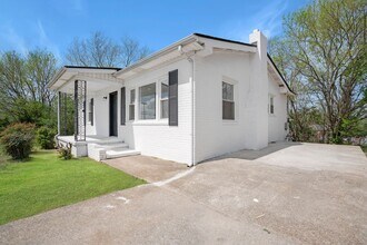 1857 Memorial Dr in Clarksville, TN - Foto de edificio - Building Photo