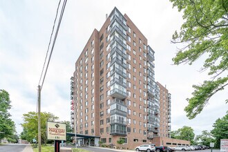 Parkway Condominiums in Niagara Falls, NY - Building Photo - Building Photo