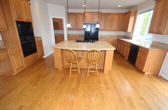 11543 NE Skyward Loop in Kingston, WA - Building Photo - Building Photo