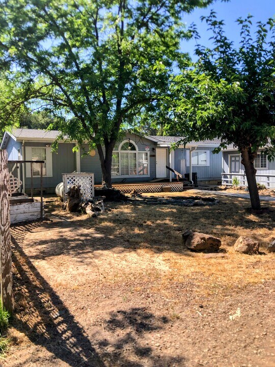 3315 Lilac Ave in Clearlake, CA - Building Photo